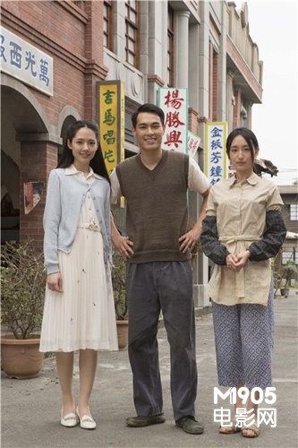 <em>郭碧婷</em>《风中家族》造型曝光 复古清新演绎爱