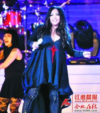<em>张惠妹</em>现身<em>演唱会</em>造型<em>性感</em> 难掩身材发福(图)