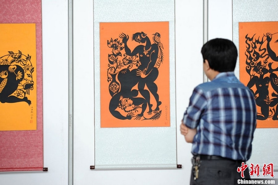 西安性博会火爆开幕 辣模人妖同台表演