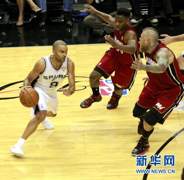 NBA总决赛第一场:马刺战胜热火