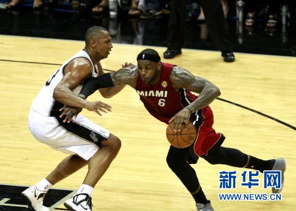NBA总决赛第一场:马刺战胜热火