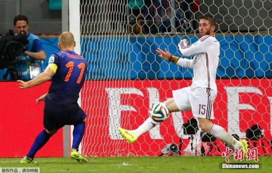 30岁 小飞侠 梅开二度 罗本弥补4年前失单刀之