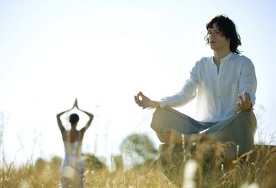 打坐能减压治疗失眠 教你如何打坐