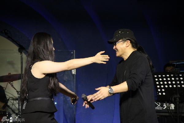 好声音郑虹历时两年发片 导师刘欢助阵(图)