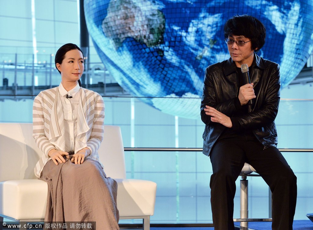 安卓美女机器人亮相东京 自动在发布会上发言