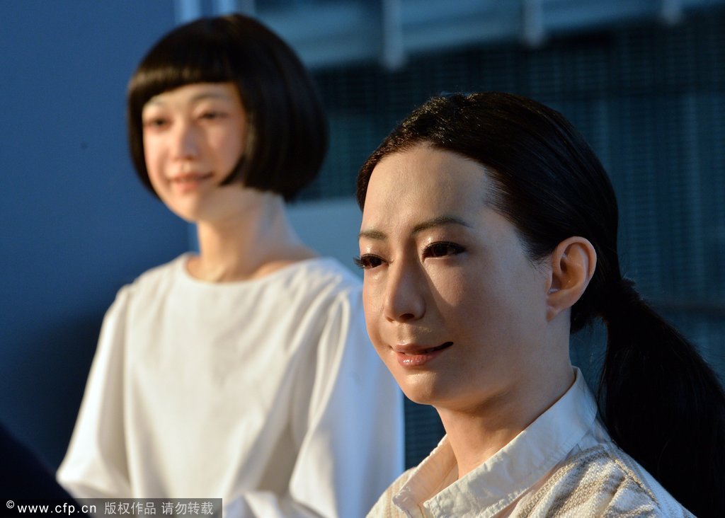安卓美女机器人亮相东京 自动在发布会上发言