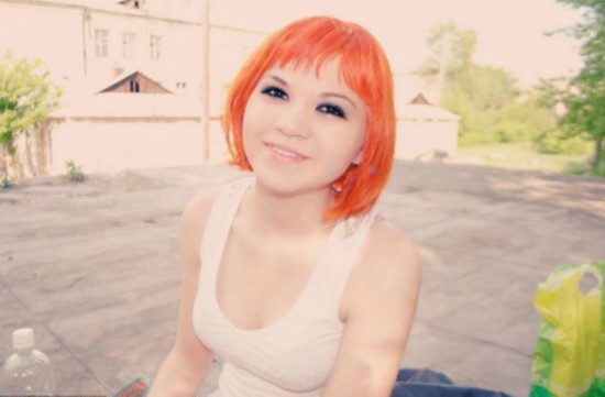 <em>俄罗斯女生</em>因太美被<em>逼</em>喝泥水:遭同学嫉妒痛殴