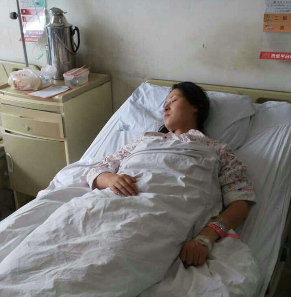 《青海经视》记者采访遭围堵 受伤记者留院观