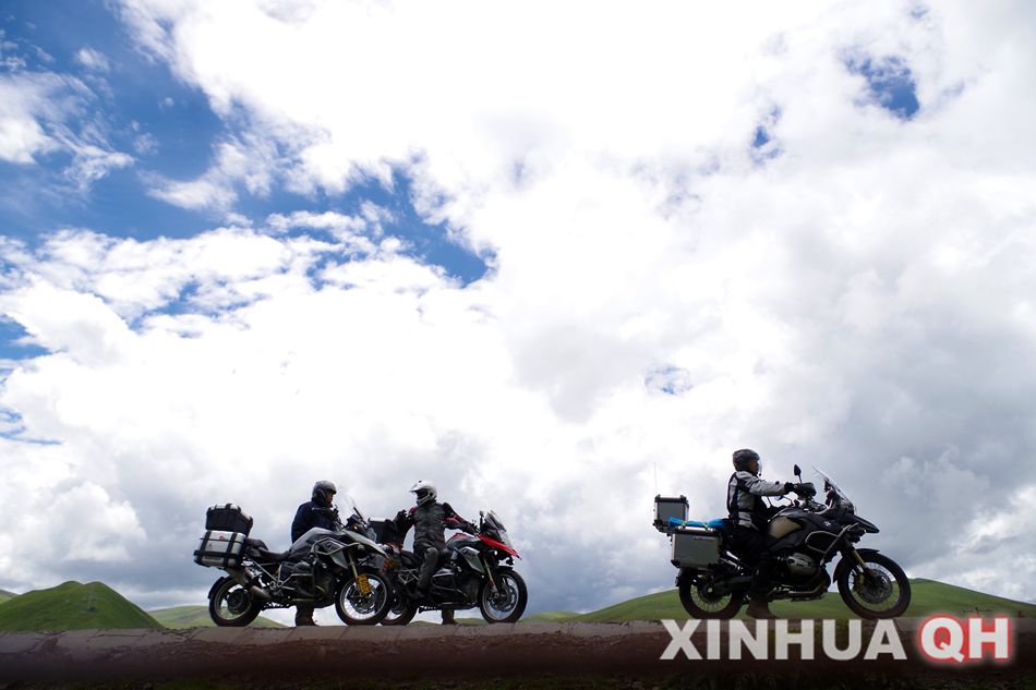 汇龙世家2014宝马机车骑行活动达日站启程