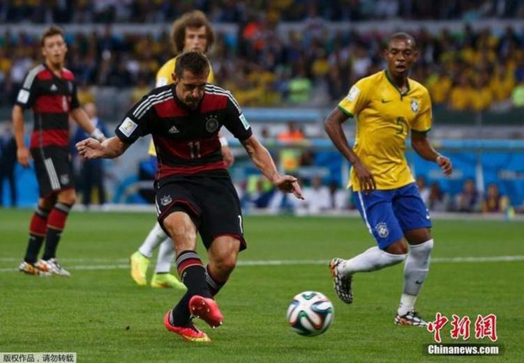 德国队7比1大胜巴西队闯进世界杯决赛