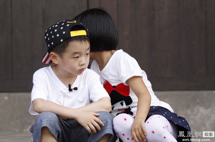 杨阳洋牵手贝儿 金童玉女怎能不和?