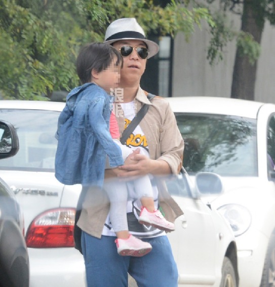 网友爆料美国偶遇 黄渤  疑 黄渤妻子在美待产 _文