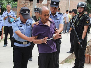 果啤引发灭门血案-男子心理扭曲杀死好心邻居