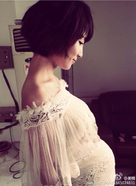 谢楠微博曝光大肚照暗示怀双胞胎 网友惊呼：吴京好功夫！【图】