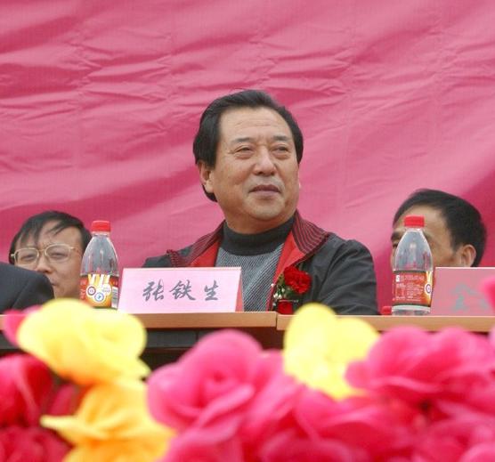 昔日白卷先生今成亿万富豪 别样年代里的孤胆