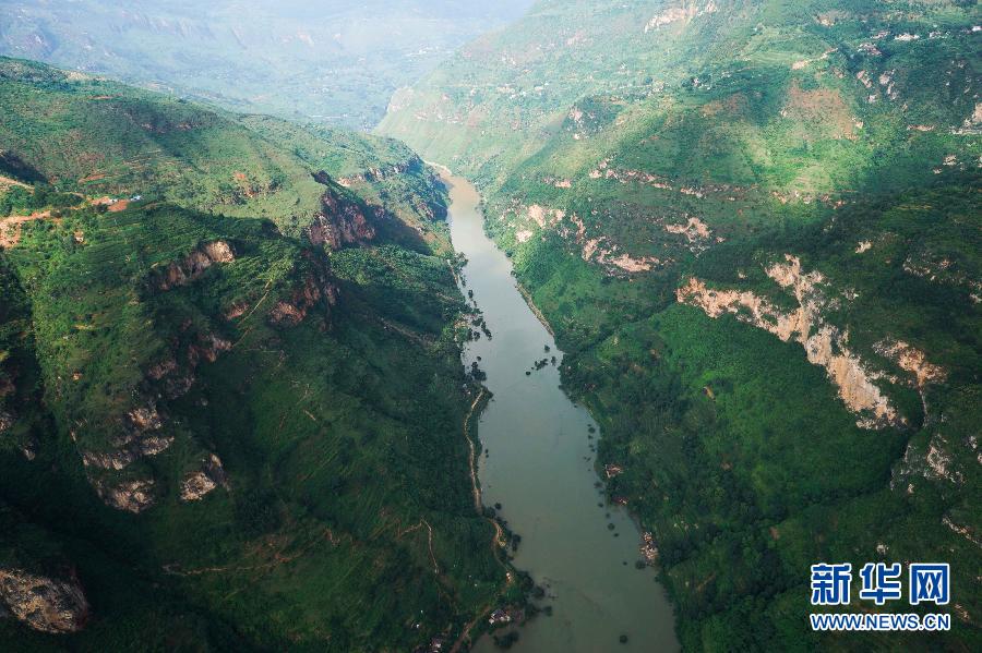 【鲁甸地震】震区航拍照片公布 堰塞湖水位涨