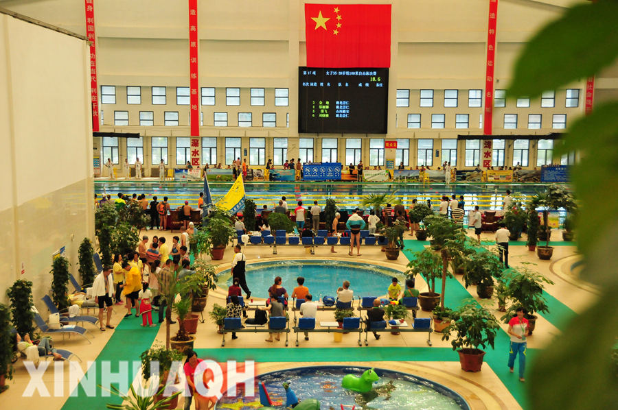 青海新赛事:高原游泳赛事决战柴达木