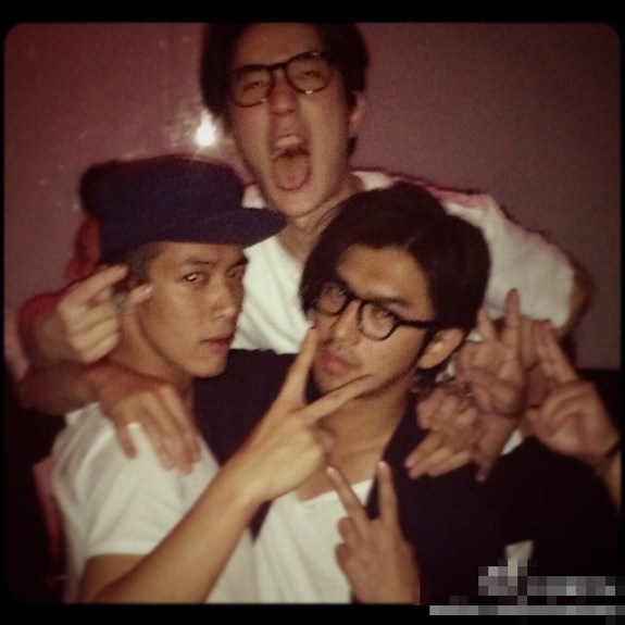  陈柏霖 发微博挺 柯震东 房祖名:该骂就骂、帮助