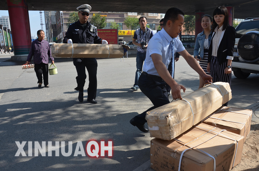 平安财产保险为一线交警送清凉