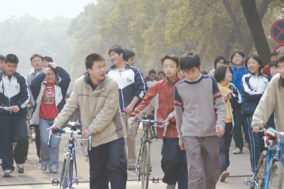 高中生早恋产子 导致家长对高年级学生的担忧