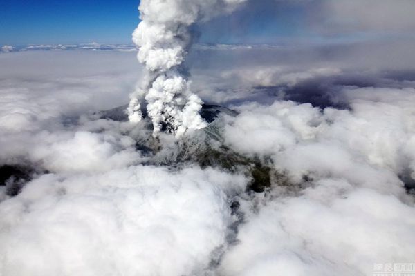 日本火山喷发后230人安全下山 45人至今仍下