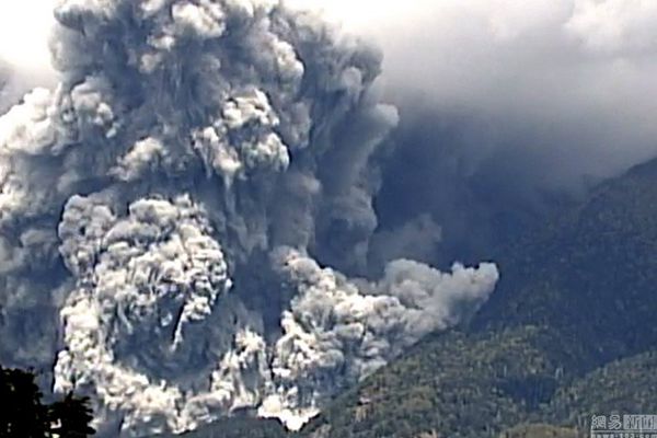日本火山喷发后230人安全下山 45人至今仍下