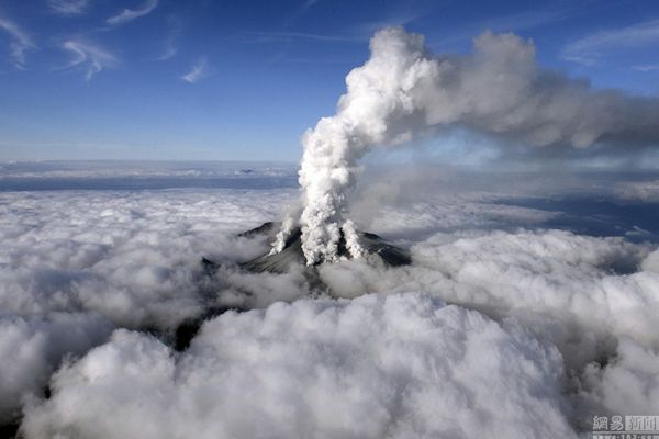 日本火山喷发后230人安全下山 45人至今仍下