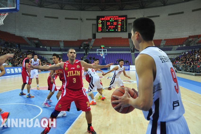 CBA季前赛西宁站:上海队三人得分上双,73:68