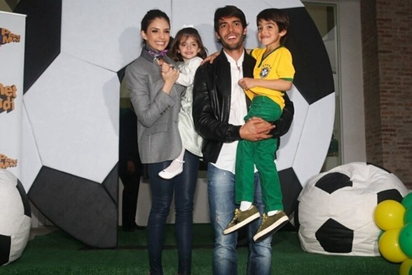 卡卡与妻子正式离婚 传2013巴西小姐是卡卡的