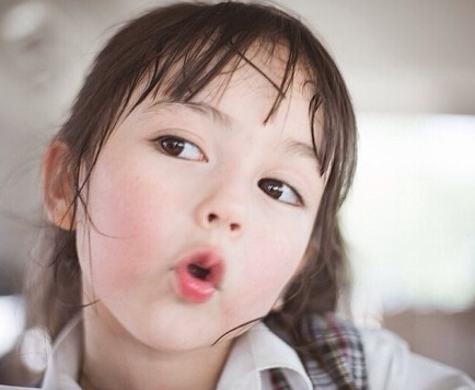 7岁女孩红遍网络呆萌惹人爱 盘点曾风靡全球的