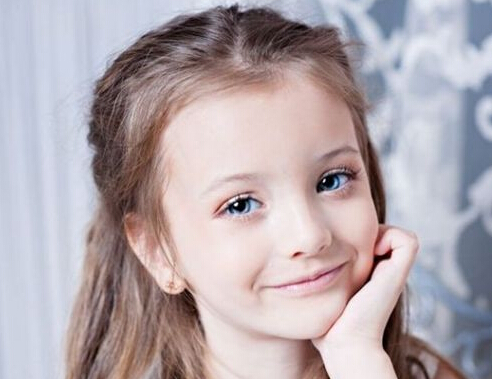 7岁女孩红遍网络呆萌惹人爱 盘点曾风靡全球的