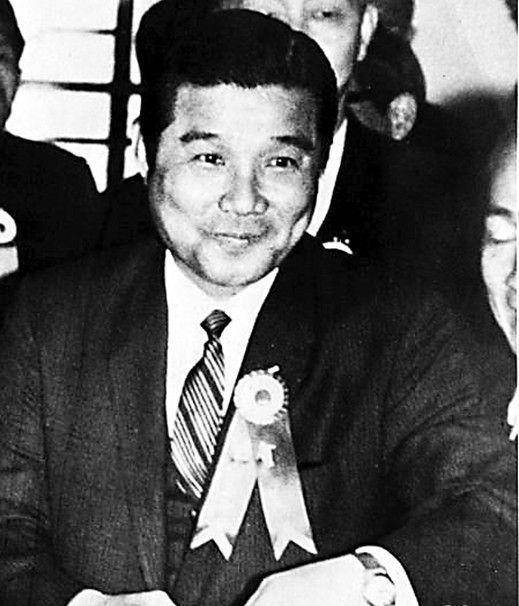 香港影坛大佬向华胜病逝 向氏家族大起底