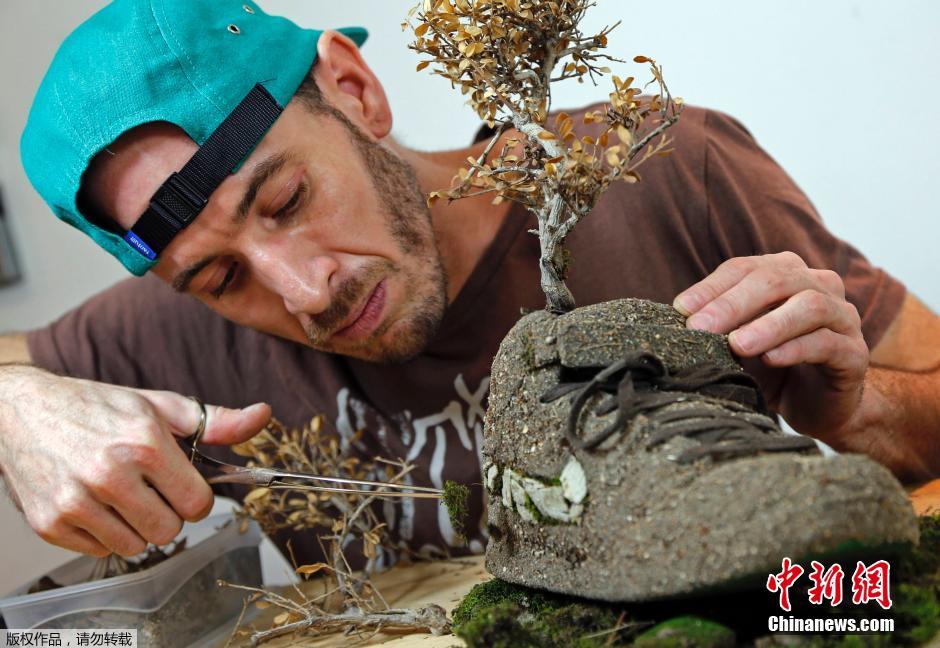 法国艺术家制造 树皮 耐克鞋(组图)