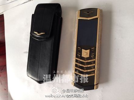 男子丢失68万黄金镶钻手机 男子做阀门生意