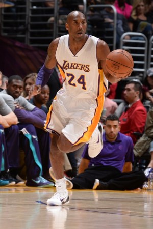 科比2016年退役 ,生涯总得分还差乔丹62分!