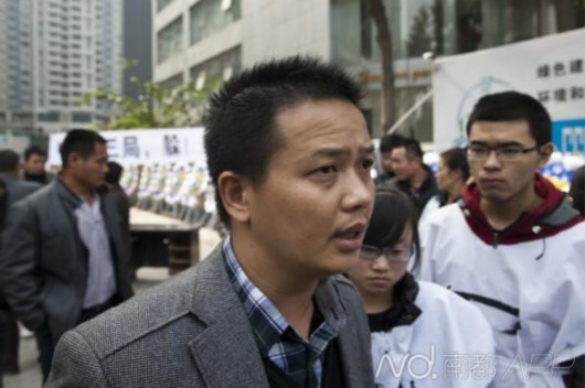 广州一工地现杀人魔 ,众人合力将其抓住!