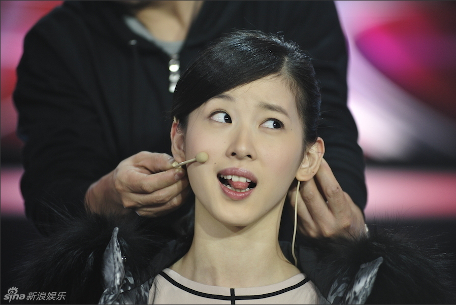 奶茶妹妹章泽天删微博后录节目 心情低落沉默