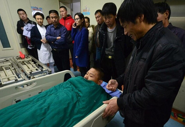 姐弟同患尿毒症 父母分别割肾救子女