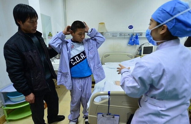 姐弟同患尿毒症 父母分别割肾救子女