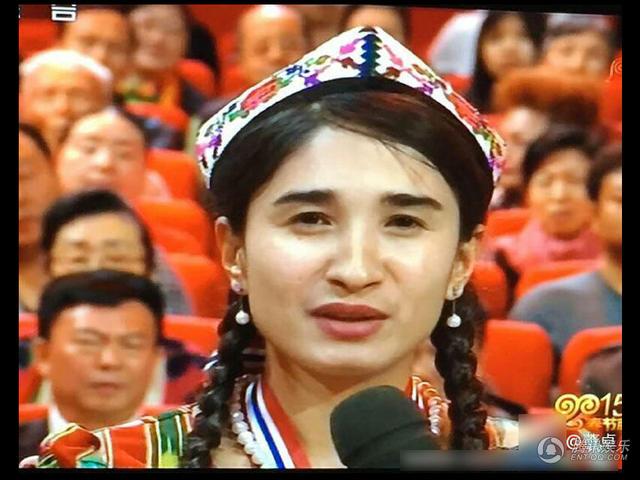 春晚维吾尔族<em>姑娘意外</em>走红,带领家乡群众脱贫