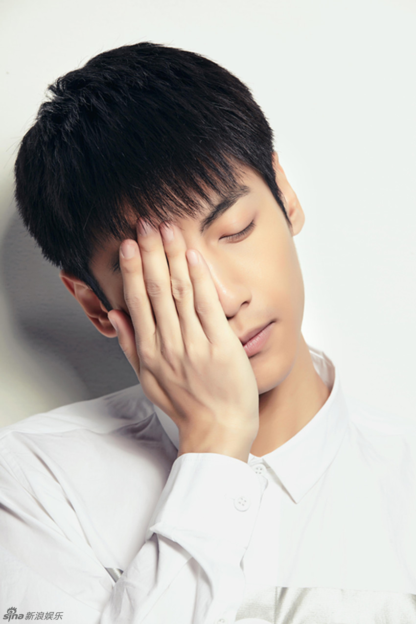 罗云熙情人节写真擦出表情帅气搞怪惹人爱v表情大话西游大全包表情图片图片