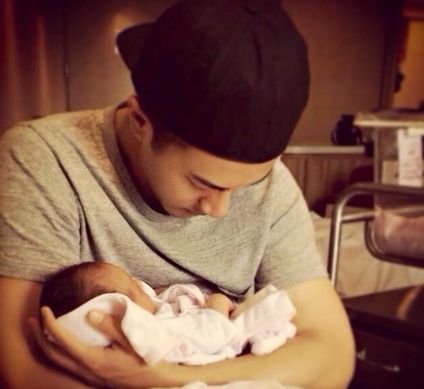 杨幂女儿小糯米正面照曝光 网友称其耳大有福