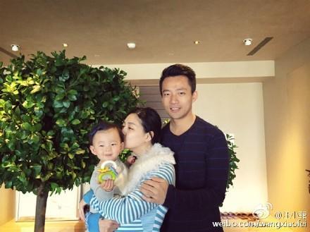 王思聪指大S疑遭家暴河南美女主播被撞伤 揭遭