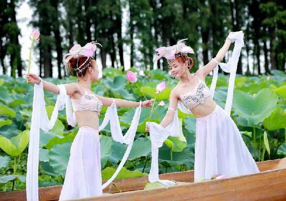 月薪2万招少女采花 这样的高薪工作你敢去么