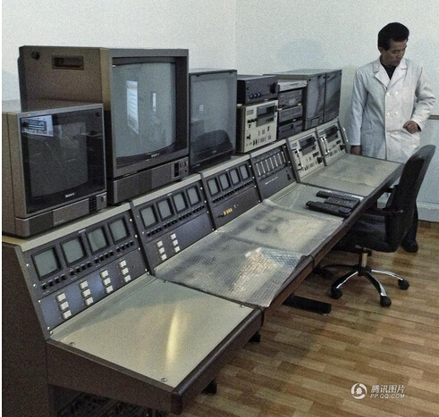 你所不知道的朝鲜现状:情侣街头接吻 学生爱听