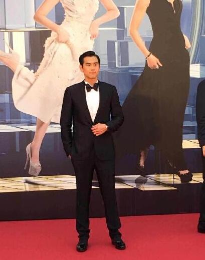 香港电影金像奖赵薇封后 彭于晏汤唯拍照萌萌