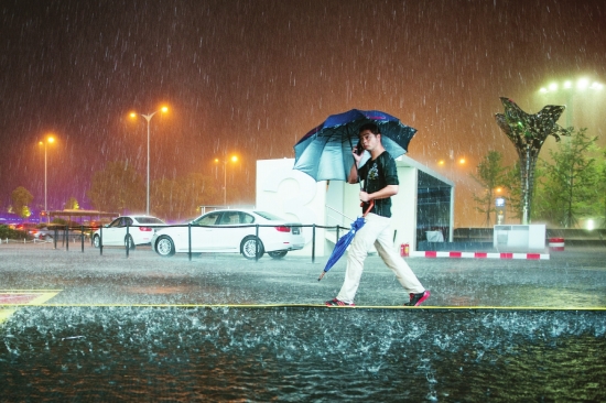 长沙遭暴雨冰雹袭击多路段造成拥堵出行请注意