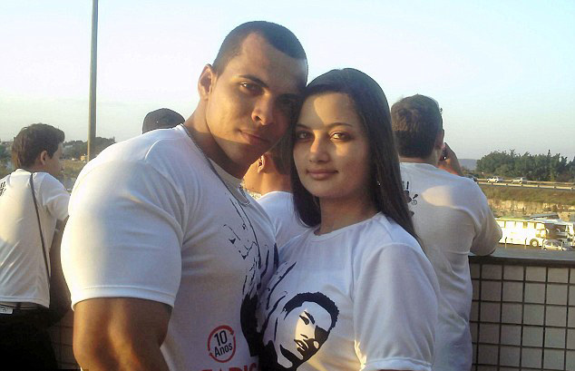 浩克重出江湖?男子手臂注射燃油变绿巨人