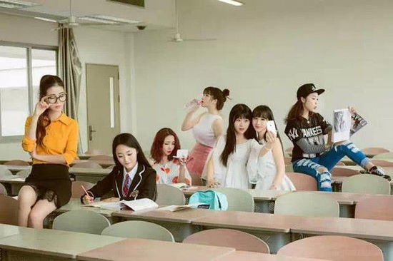 最美毕业照:八一农大女神照PK广外播音系毕业