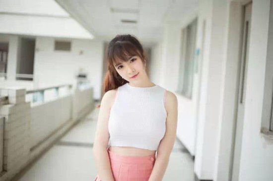 最美毕业照:八一农大女神照PK广外播音系毕业